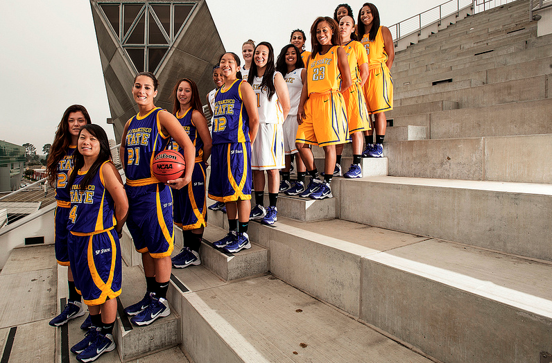 Womens+basketball+starts+season+with+four+veterans+and+tough+defense+
