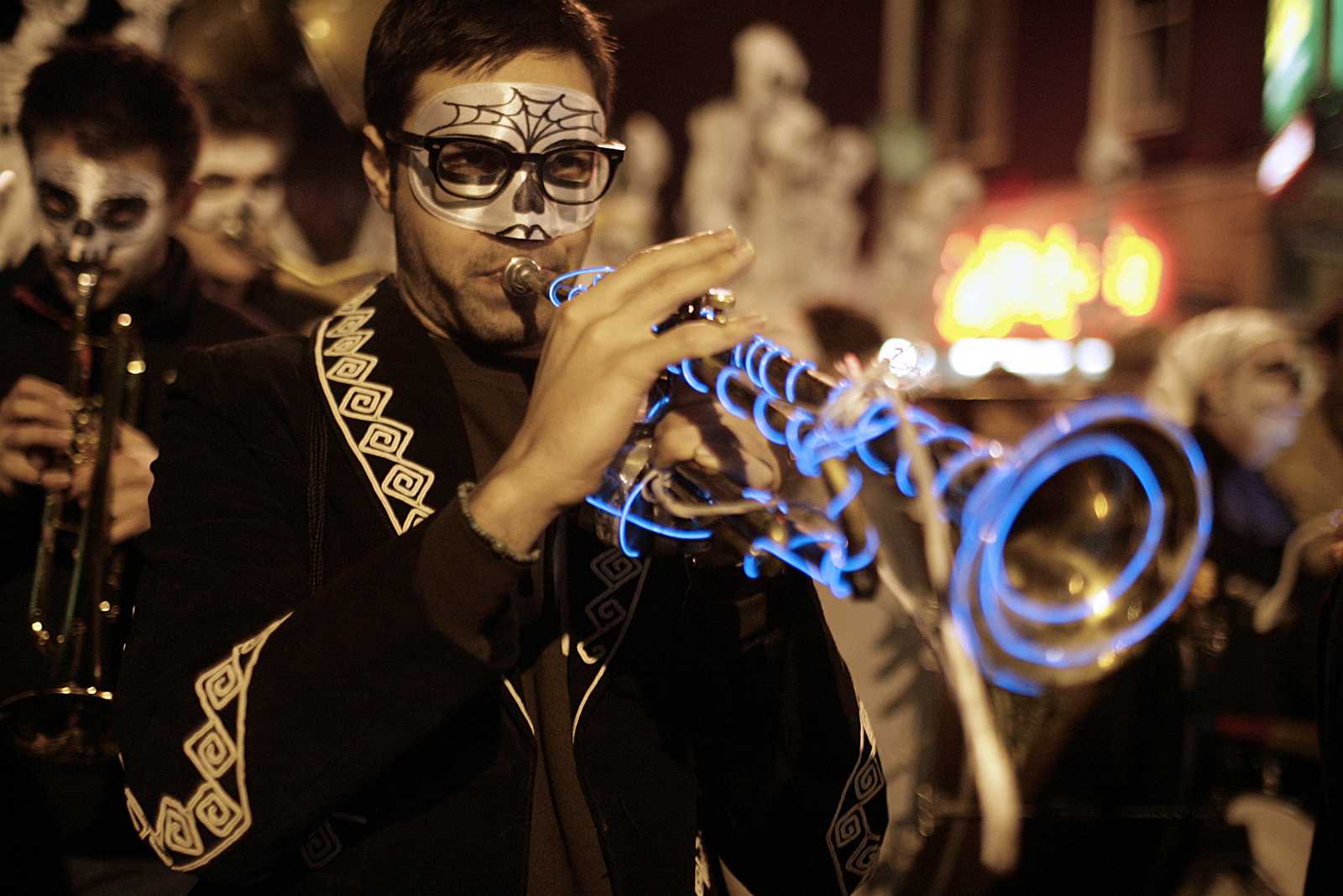 A performer plays a trumpet laced with blue lights during the Día de Muertos parade on Nov 2. The parade took place in San Francisco's Mission District. Photo by John Ornelas / Xpress
