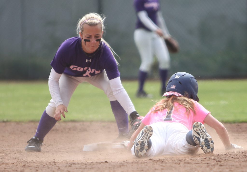 Softball ends series with dramatic extra inning win