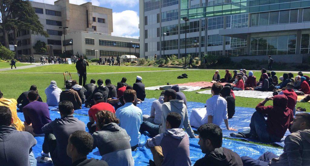 Students participate a workshop during Islam Awareness Week held by Muslim student association at Quad in SF State Friday, Apr.1, 2016. (Qing Huang/Xpress)
