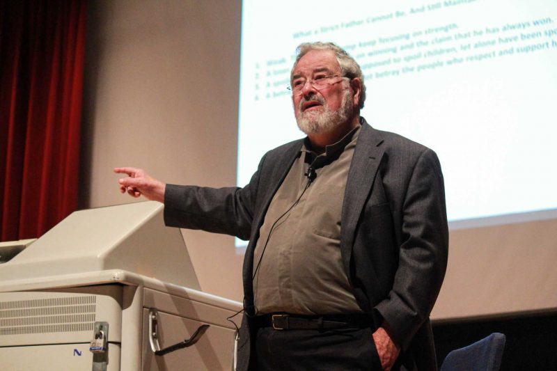Cognitive linguist George Lankoff talks to students and staff about “Trumpisms and
Clinton-speak” during his ”Framing the Debate - a Conversation about Election Discourse in Knuth Hall on Monday, Oct. 17, 2016. (Kayleen Fonte/Xpress)