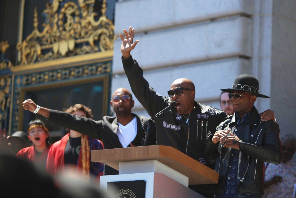 
MC Hammer performs during a peaceful Unite Against Hate Rally hosted by city officials at San Franciscos City Hall on Friday, August 25, 2017. (Mira Laing/Golden Gate Xpress)