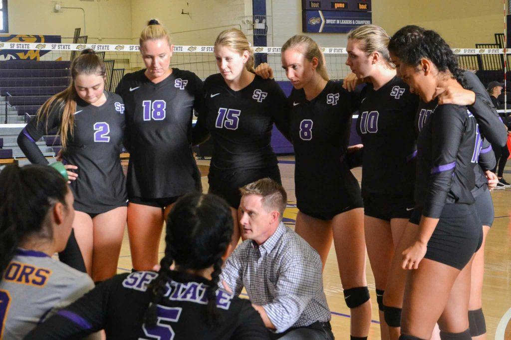 The SF State women’s volleyball huddles during an opening game against Dominican University held in the gymnasium at SF State on Thursday, August 31, 2017. The SF Gators defeated the Dominican University Penguins 3-1. (Cristabell Fierros/Golden Gate Xpress)