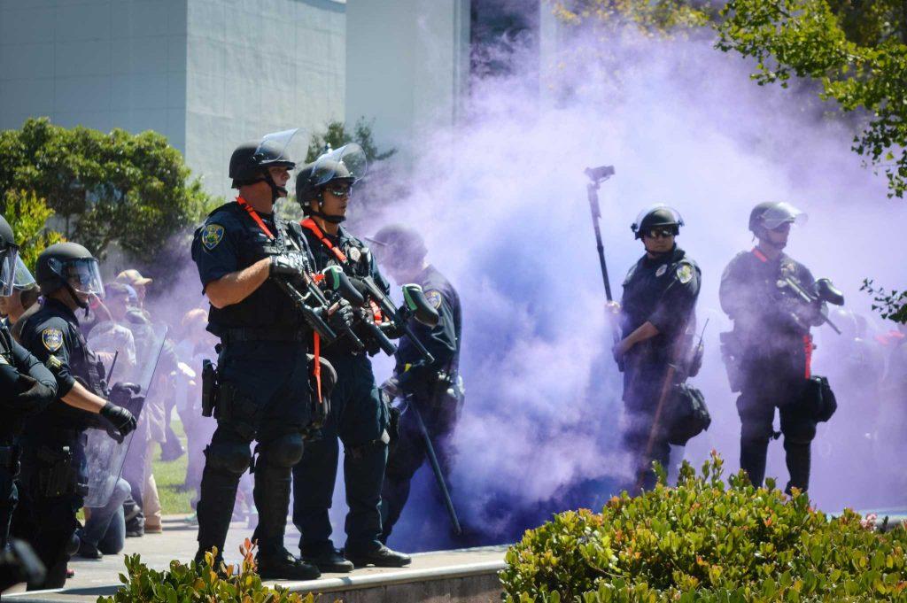 Protesters+throw+a+smoke+bomb+at+officers+during+the+No+Marxism+in+America+rally+at+Martin+Luther+King+Jr.+Civic+Center+Park+in+Berkeley%2C+on+Sunday+Aug.+27%2C+2017.+%28Ian+Williams%2FGolden+Gate+Xpress%29