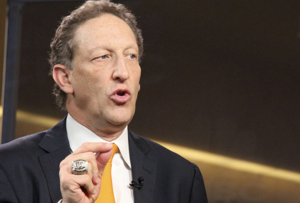 No fond farewell for Giants CEO Larry Baer