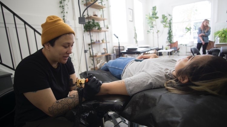 Regina “Push” Estrada tattooing Jen Lee  at Gold Leaf Ink (Ricardo Olivares / Golden Gate Xpress).