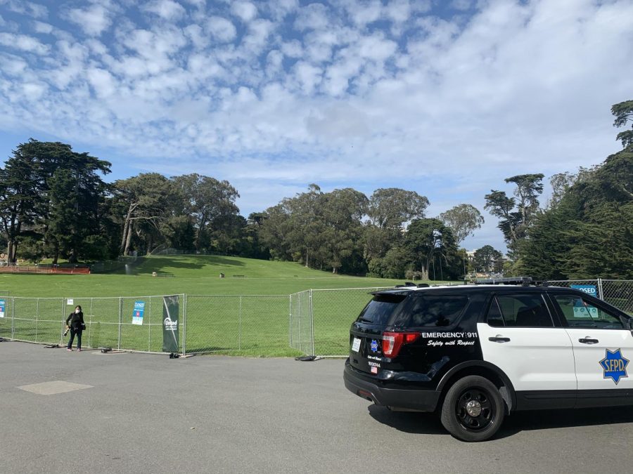 Hippie Hill remained closed due to the COVID-19 outbreak. (Cierra Quintana / Golden Gate Xpress)
