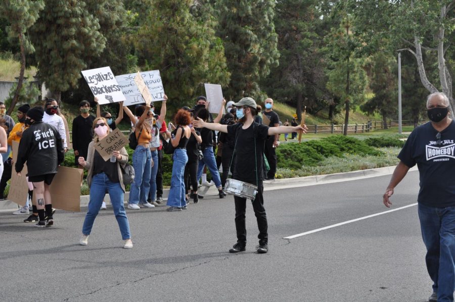An unidentified man, who wished to be referred to as John, attempted to escalate Monday’s protest, and after standing in the middle of Amar Road he led a group of protestors to the Walnut Sherrif’s Department. (Chris Ramirez / Golden Gate Xpress)
