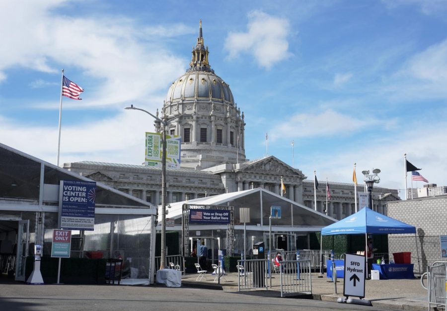 The in-person Voting Center in front of Bill Graham Civic Auditorium and City Hall in San Francisco on Oct. 9, 2020. (Alex Drew / Golden Gate Xpress)