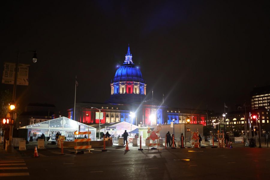 The Voting Center located in front of the Bill Graham Civic Auditorium with San Francisco City Hall in the background lit up with red, white and blue lights in San Francisco on Nov. 3, 2020. (Dyanna Calvario / Golden Gate Xpress)