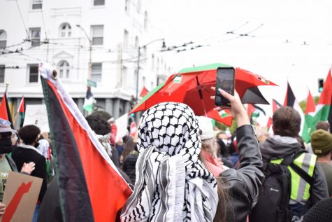 Demonstrators gathered at the intersection of Valencia and 16th streets on May 15, the commemorative date of the Nakba. The Nakba, which translates to catastrophe in Arabic, acknowledges the displacement of roughly 700,000 Palestinians in 1948, a result of Israel’s founding. (Lucky Whitburn-Thomas / Golden Gate Xpress)