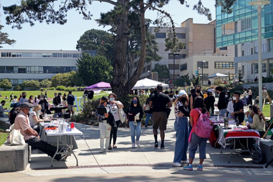Student clubs set up table on the Quad for in-person consulting with students. (Sabita Shrestha/ Golden Gate Xpress)