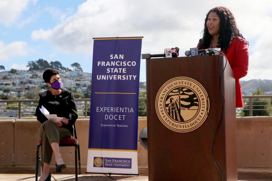 SF State President Lynn Mahoney and Mayor London Breed announce that SF State is offering full scholarships to 10 eligible youth to
encourage more students to get vaccinated, at the fifth floor patio of the Administration Building on Oct. 18, 2021. I cant think of a better incentive than that, in order to be a part of what I think is an incredible institution, Breed said. (Sabita Shrestha / Golden Gate Xpress)