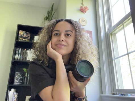 Sarahbeth Maney poses for a portrait with her camera on April 25. Maney made headlines from a viral shot she took of Supreme Court Justice nominee Kentaji Brown-Jackson’s daughter. (Paris Galarza / Golden Gate Xpress)