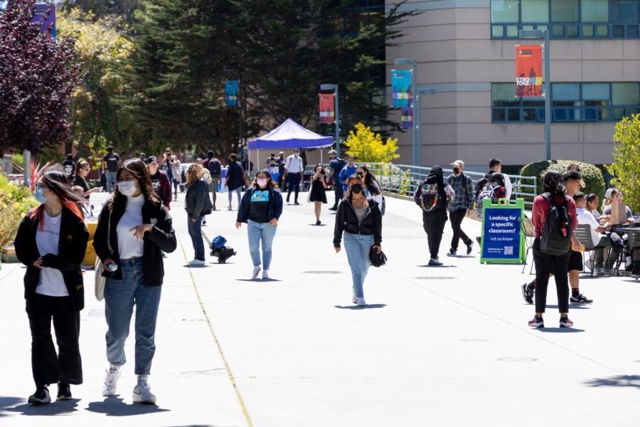 San Francisco State’s students walk by the Humanities building on the first day of the fall 2022 semester on Aug. 22 2022. (Abraham Fuentes/ Golden Gate Express)