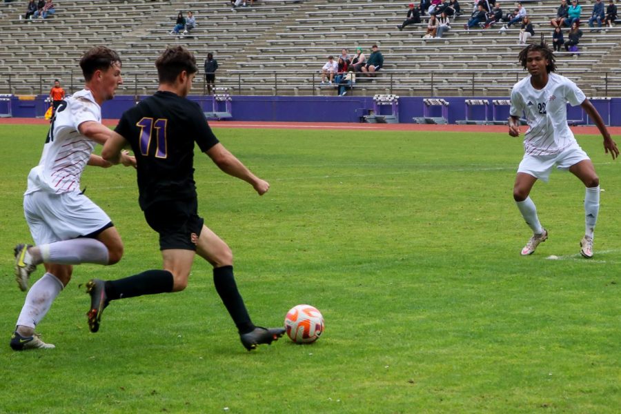 SF State midfielder Denis Vezina (11) attempting to cross the ball for a teammate during a 0-0 draw at Cox Stadium versus Chico State on Sunday, Sept. 25, 2022. (Jack Davies / Golden Gate Xpress)