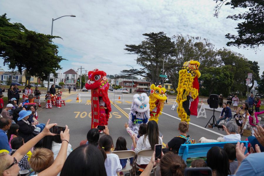 Dancers from Leung White Crane school perform at the Mid-Autumn Festival in the Outer Sunset on Sept. 11. Leung White Crane school prides itself on being one of the longest performing lion dance schools outside of China. (Joshua Carter / Golden Gate Xpress)