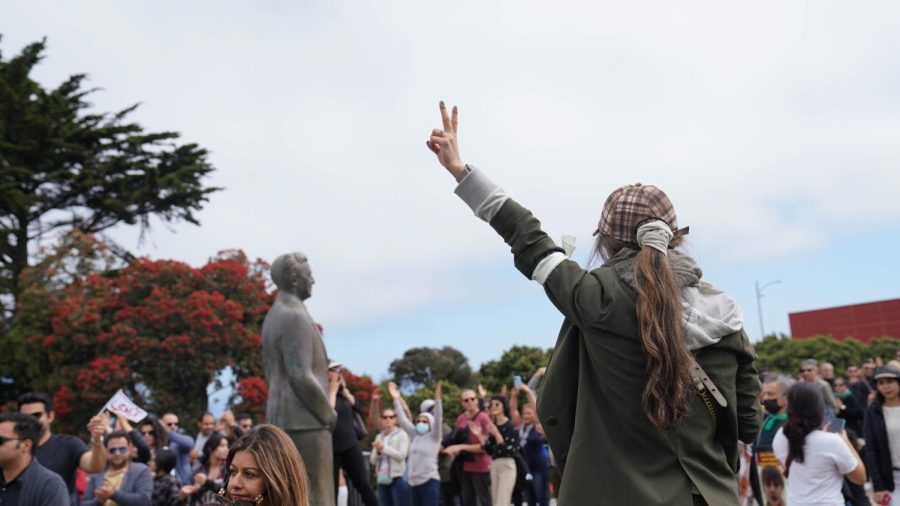 Protestors gather along the Golden Gate Bridge as an act of protest against Iran Morality laws on Sept. 25, 2022. The protests come in response to the killing of 22-year-old Mahsa Amini, who died while in custody at a “re-education” center in Iran. (Joshua Carter / Golden Gate Xpress)