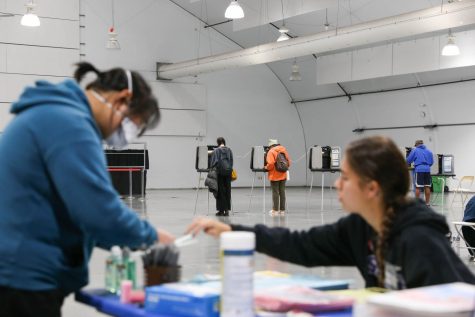 Poll workers Karen Law (left) and Rylie Velez (right) speak while voters cast their ballots in Annex I on SF States campus on Nov. 8, 2022. (Juliana Yamada / Golden Gate Xpress)