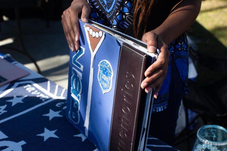  Ayanna King holds a Zeta Phi Beta sorority book during a meet-and-greet for San Francisco State clubs and organizations at the Quad in San Francisco Calif., on Monday, Jan. 30, 2023. (Benjamin Fanjoy / Golden Gate Express)