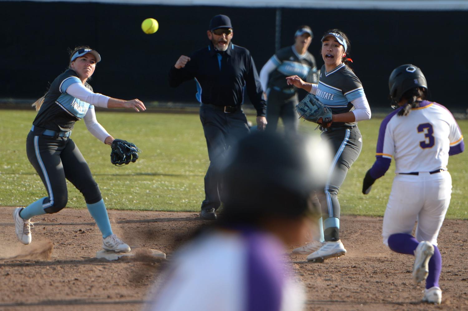 golden-gate-xpress-sf-state-softball-struggles-in-first-home-games-of