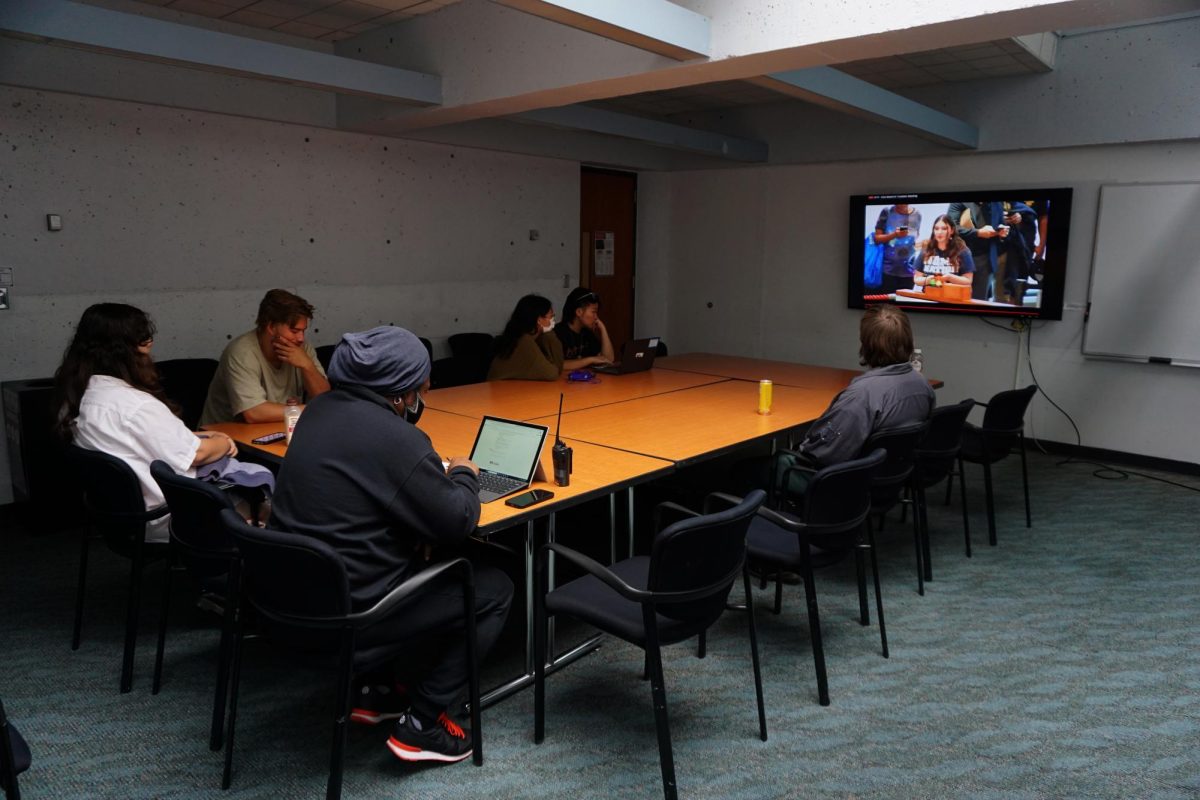 Students watch the CSU Board of Trustees public comment meeting regarding the tuition hike
increase of 6% hosted by SFSU Associated Students in the Cesar Chavez building’s lower
conference level Rosa Parks D on Tuesday, Sept. 12, 2023. (Bryan Chavez / Golden Gate Xpress)