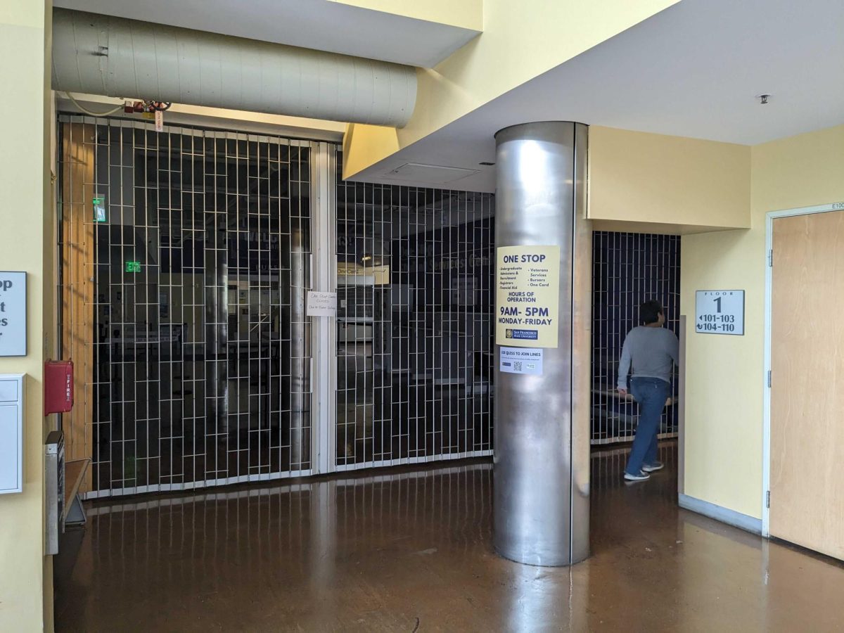 The financial aid and student services section of the Students Services Building was locked due to the power outage on Sept. 19. (Daniel Hernandez / Golden Gate Xpress)