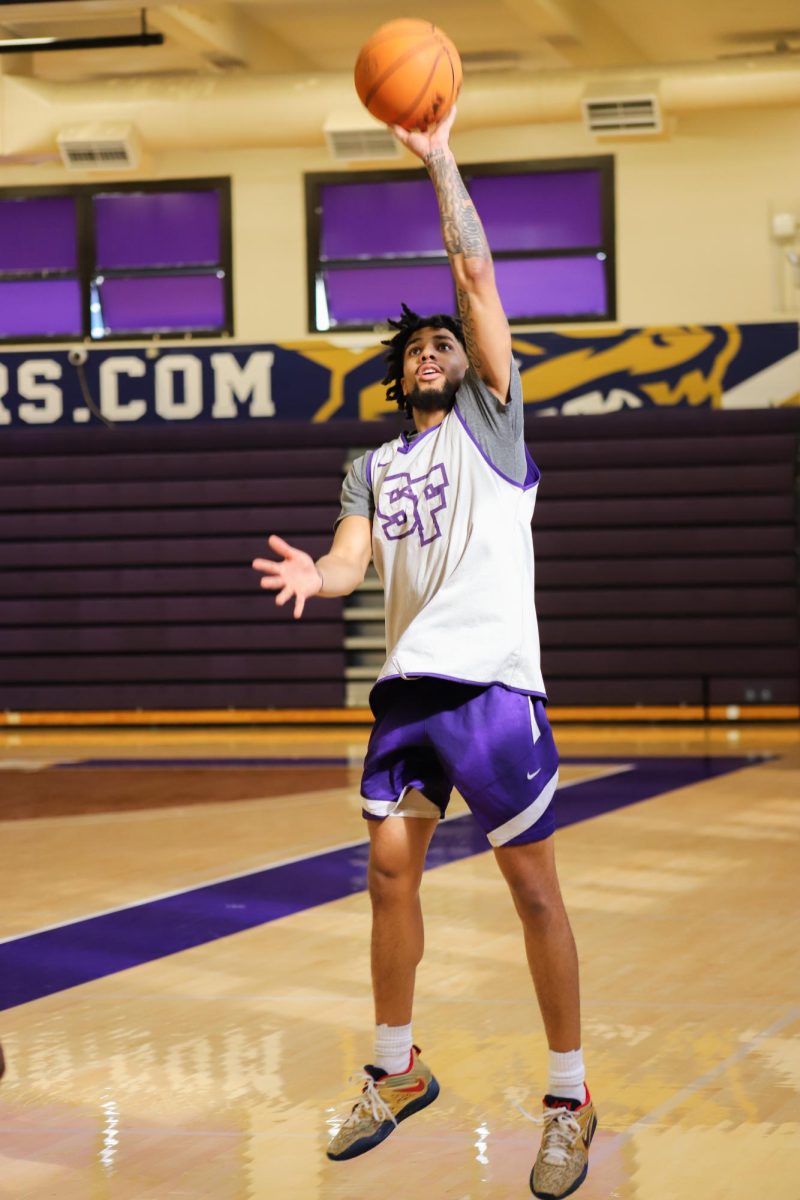  Devon Jackson, a Junior at SFSU and point guard for the Gators, is seen practicing different shots during practice on Oct. 20, 2023. (Colin Flynn/Golden Gate Xpress)

