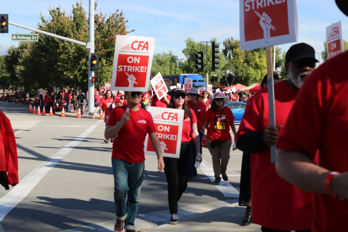 The California Faculty Association members protesting at the intersection on Kellogg Drive at California Polytechnic State University, Pomona, on Monday, Dec. 4, 2023. (Photo credit The Poly Post) 