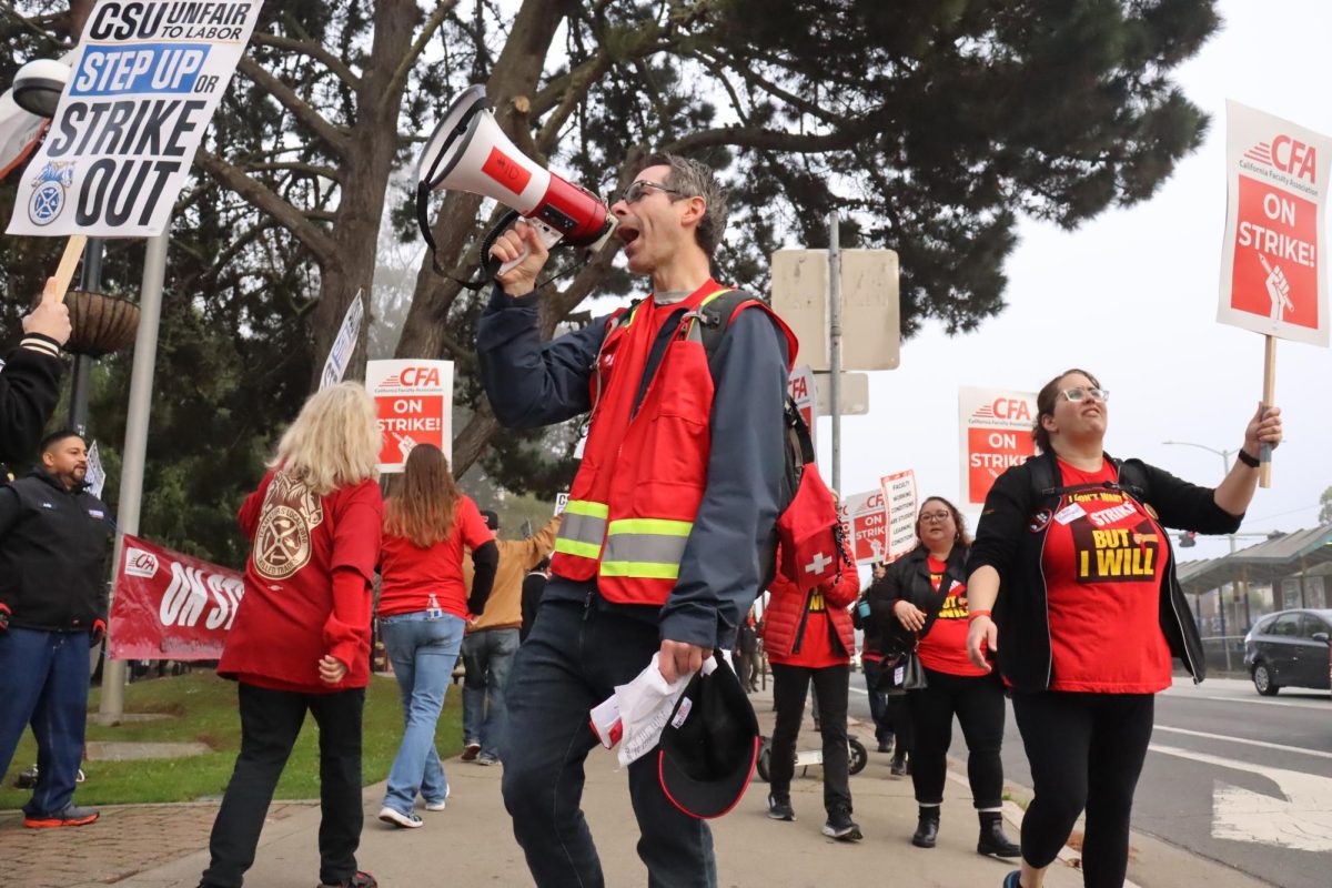 Alan Robert leads the first chant of the morning on the CFA-SFSU picket line in front of 19th and Holloway on Tuesday, Dec. 5, 2023. (Adriana Hernandez / Golden Gate Xpress)