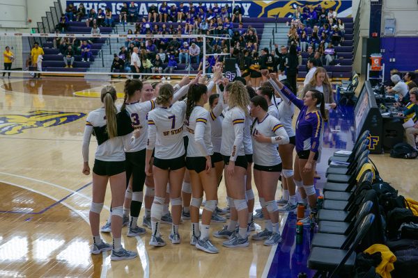 SF State’s women’s volleyball team in a huddle during the women’s volleyball game against Cal State Los Angeles at the school gymnasium on campus in San Francisco,Calif. on Oct. 26, 2023. (Ryo Kojima/Golden Gate Xpress)