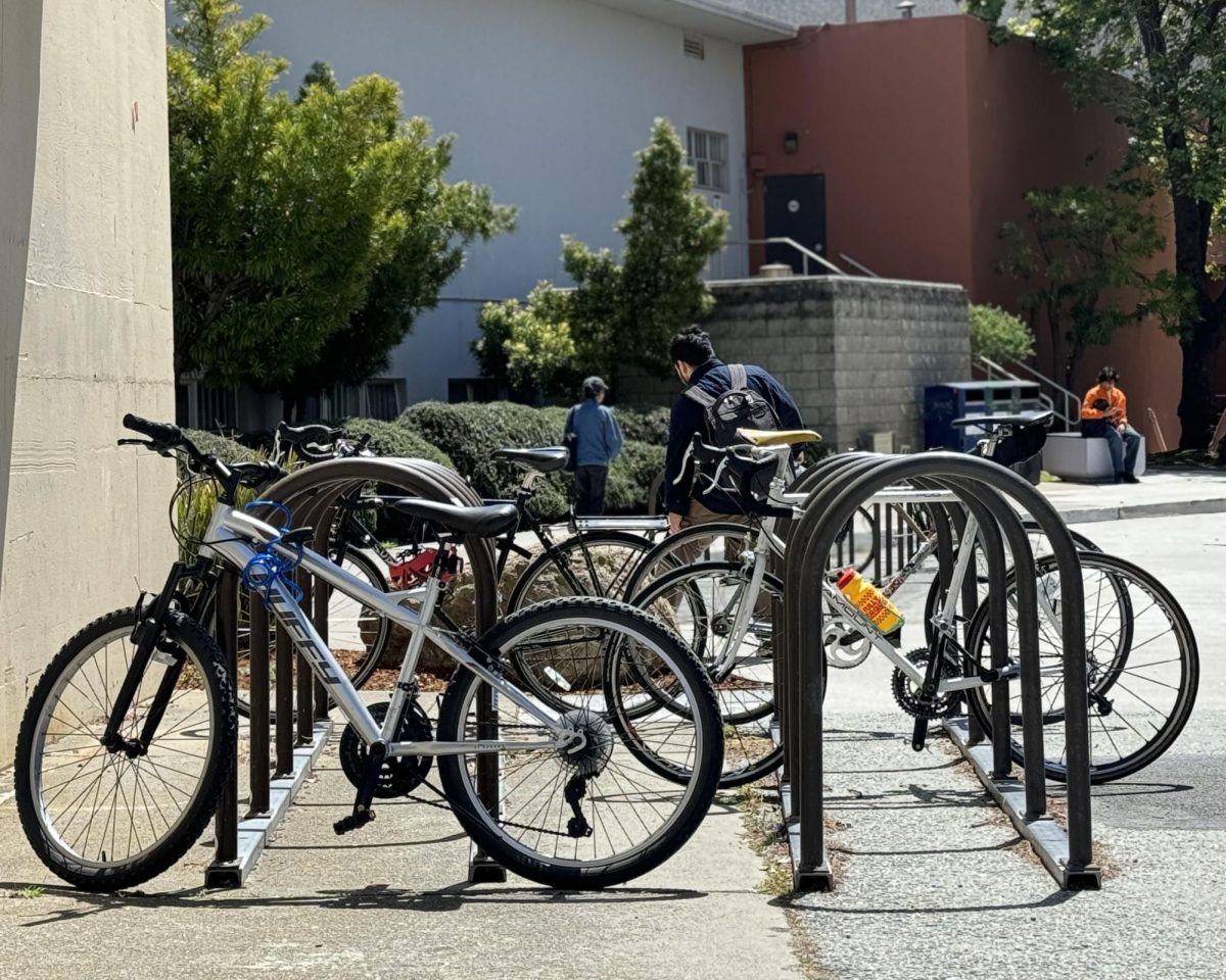 SFSU+student+bikes+start+to+accumulate+on+the+bike+rack+near+the+Fine+Arts+building+as+the+day+starts+on+May+1%2C+2024.+%28Zac+Zavala+%2F+Golden+Gate+Xpress%29