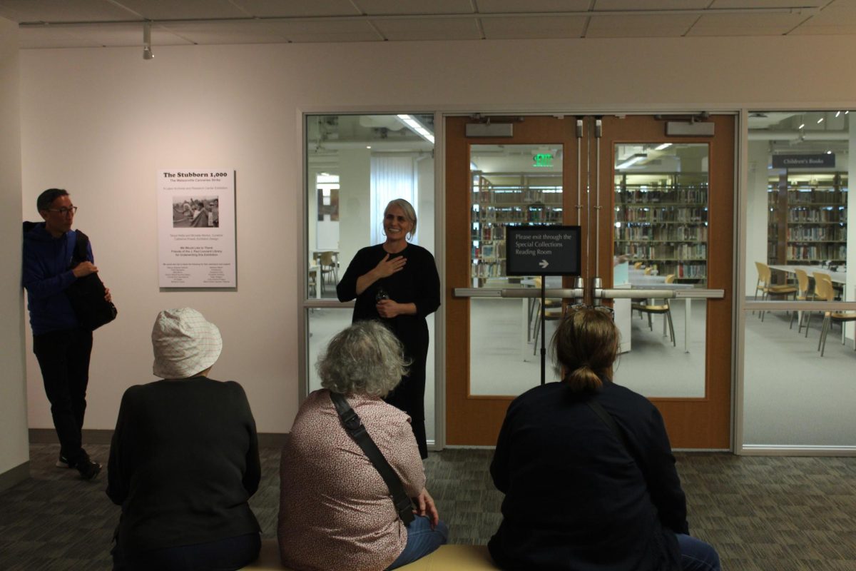 Tanya Hollis sonríe durante la inauguración de la galería el jueves 27 de febrero de 2025 en la Biblioteca de J. Paul Leonard. (Paul Singh / Golden Gate Xpress)